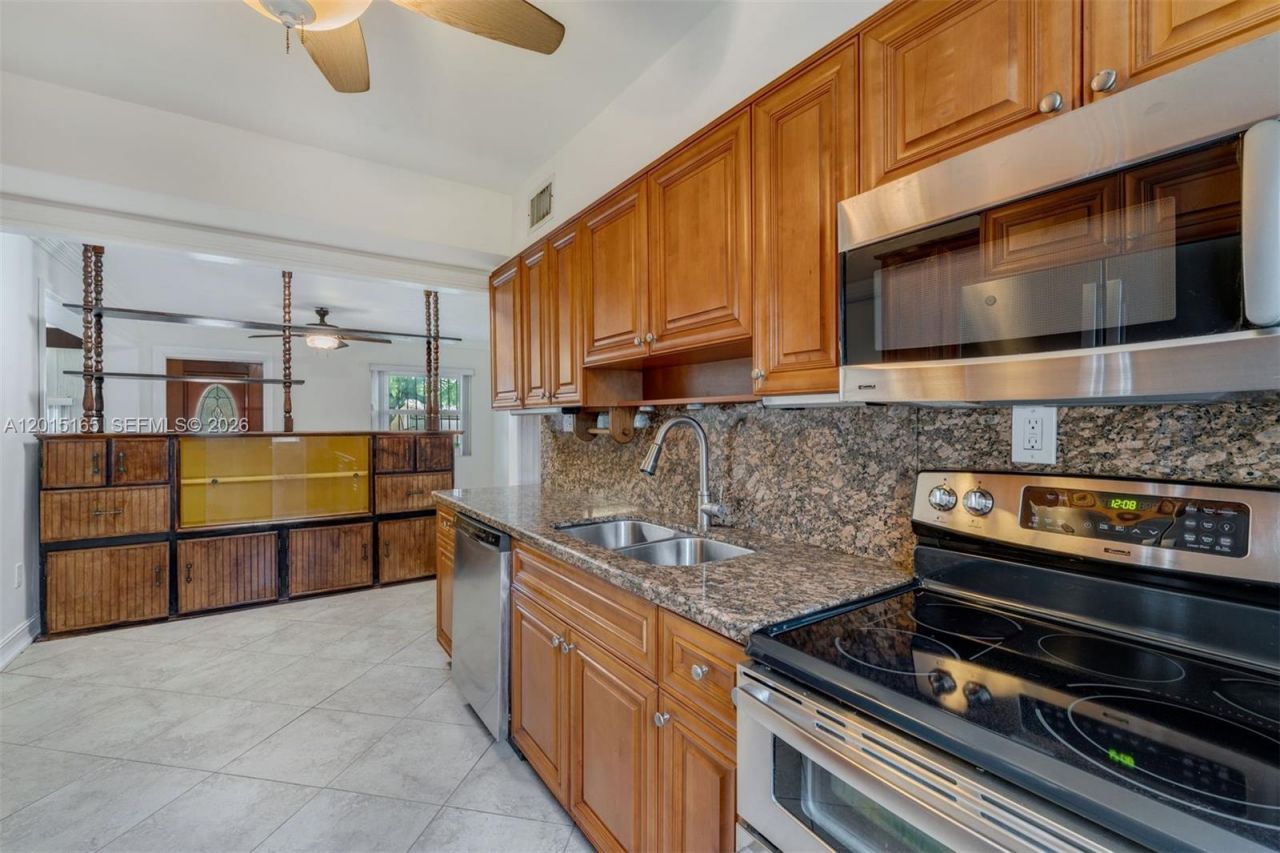 2674 W 8th Ct, Hialeah, FL 33010 Photo