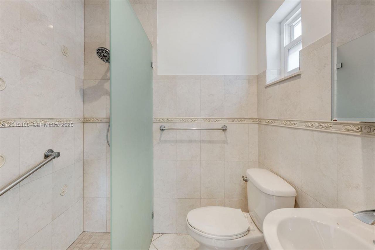 2674 W 8th Ct, Hialeah, FL 33010 Photo