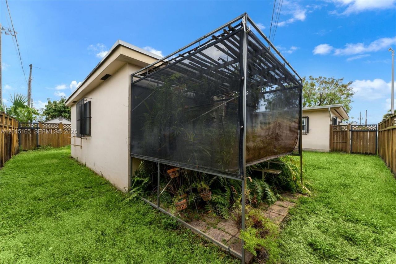 2674 W 8th Ct, Hialeah, FL 33010 Photo