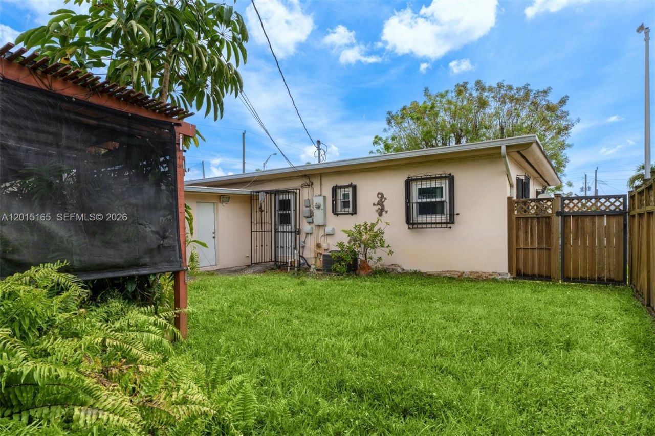 2674 W 8th Ct, Hialeah, FL 33010 Photo