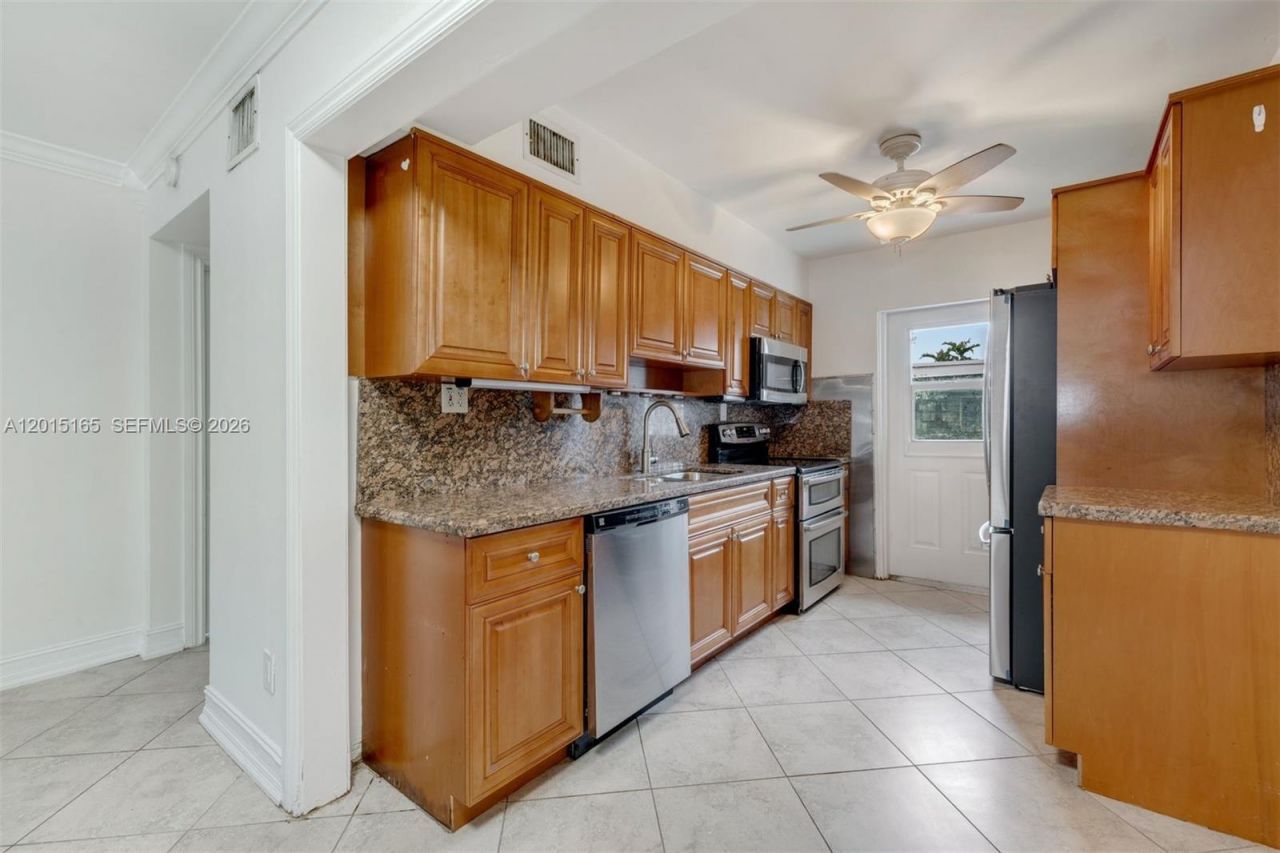 2674 W 8th Ct, Hialeah, FL 33010 Photo
