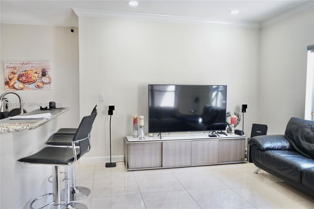 10913 NW 67th St , Doral, FL 33178 Photo