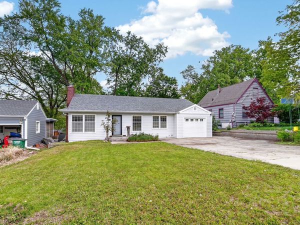 6533 Sunset Terrace, Windsor Heights, IA 50324