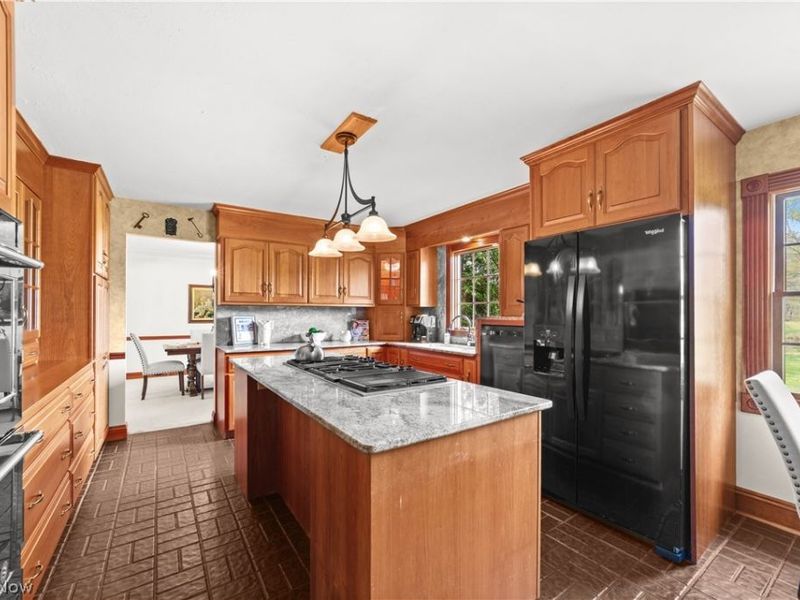8730 Bainbridge Road, Chagrin Falls, OH 44023 Photo 10