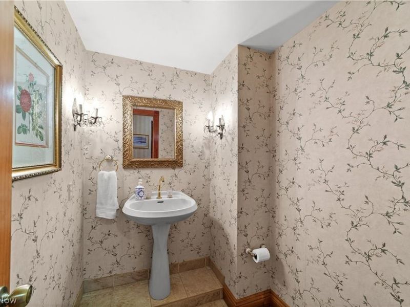 8730 Bainbridge Road, Chagrin Falls, OH 44023 Photo 16