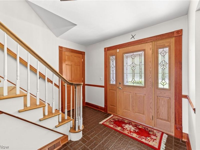 8730 Bainbridge Road, Chagrin Falls, OH 44023 Photo 2