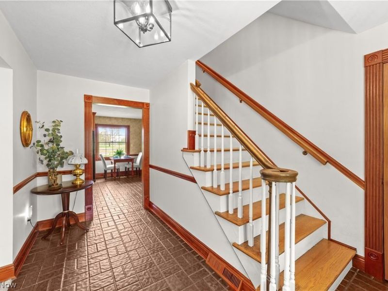 8730 Bainbridge Road, Chagrin Falls, OH 44023 Photo 3