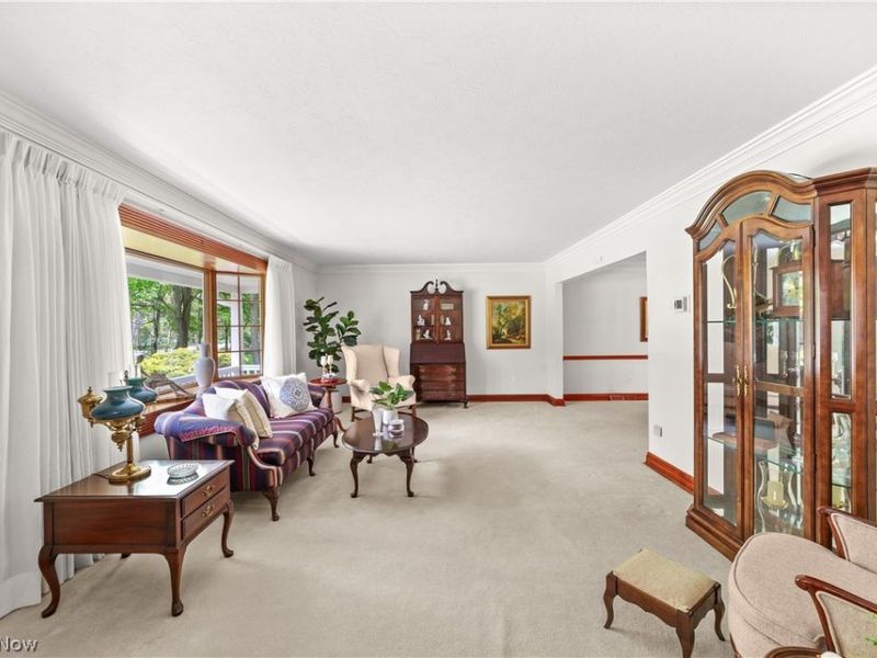 8730 Bainbridge Road, Chagrin Falls, OH 44023 Photo 4
