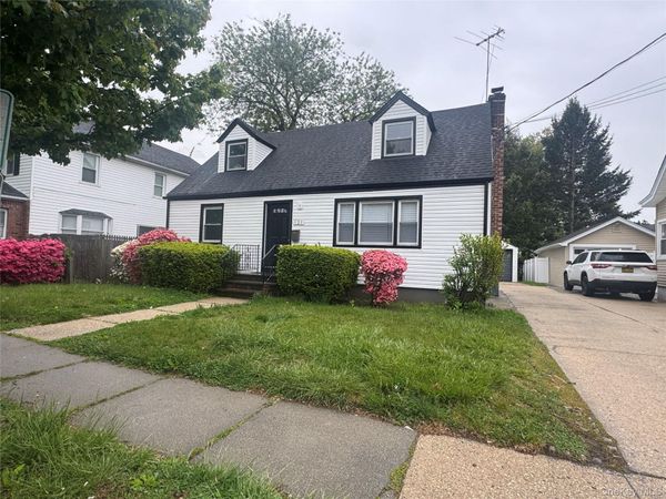 121 Sheridan Avenue , Williston Park, NY 11596