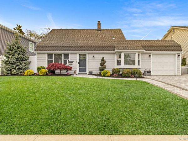 27 Slate Lane , Levittown, NY 11756