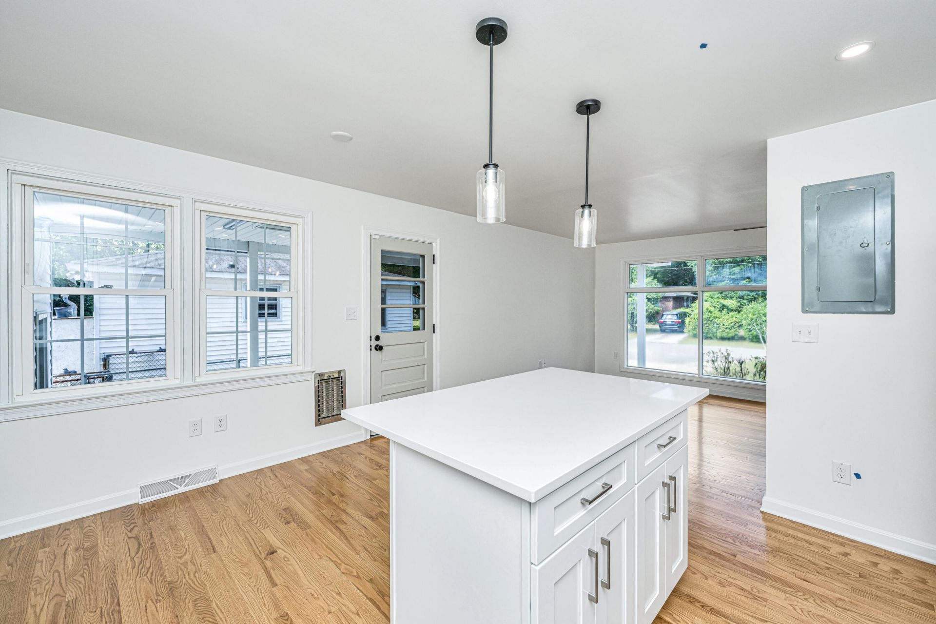2712 Clarkin Avenue Photo 9