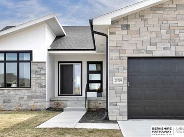 20709 Woodridge Drive, Gretna, NE 68028