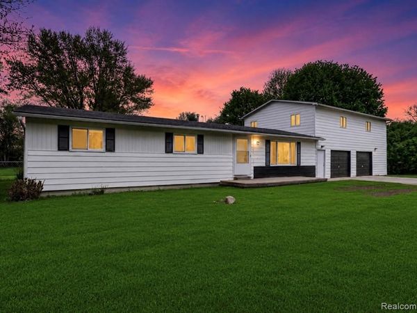 138 W Hunters Creek Road , Lapeer Twp, MI 48446