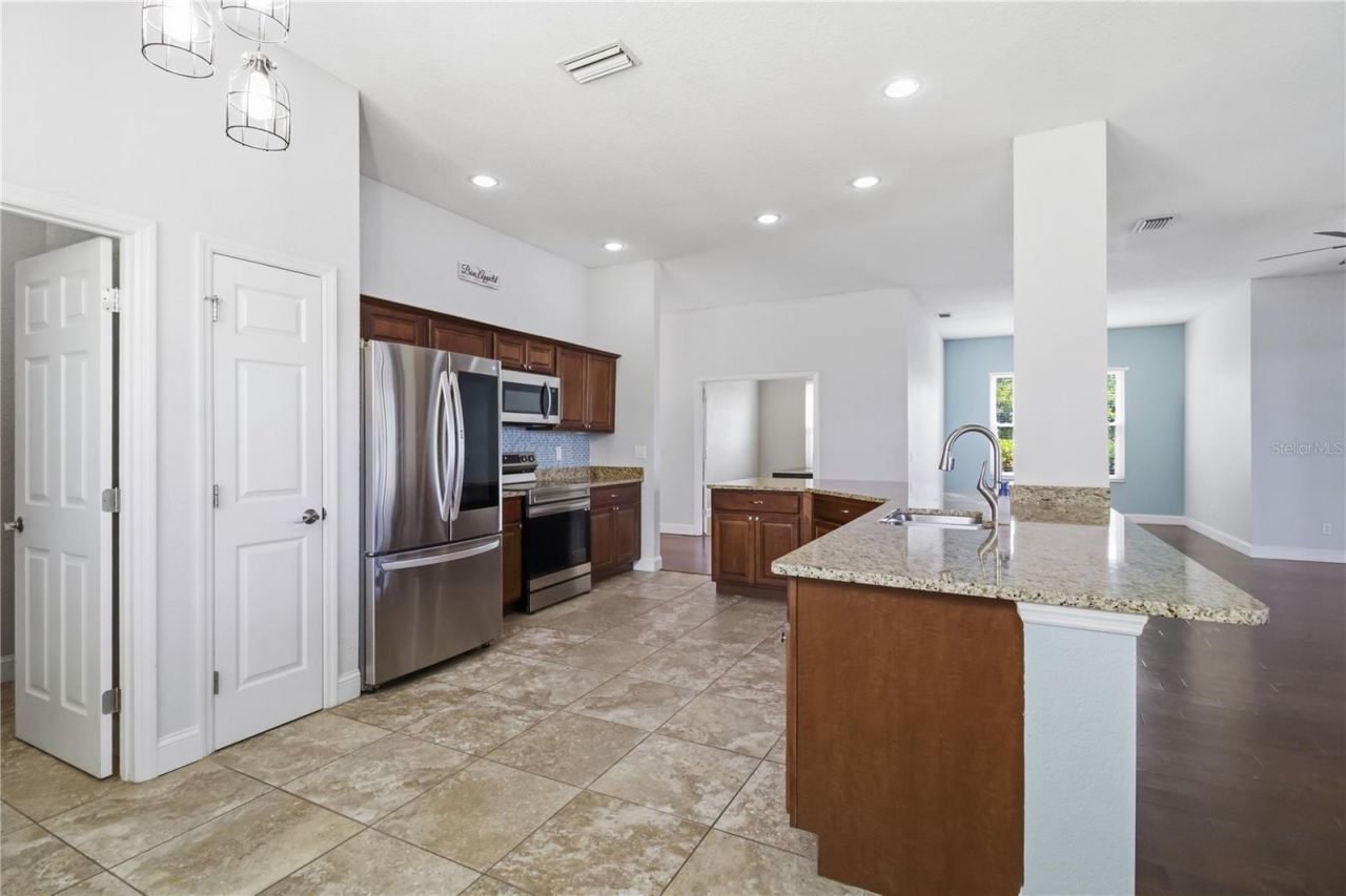 5104 52nd Avenue W, Bradenton, FL 34210 Photo