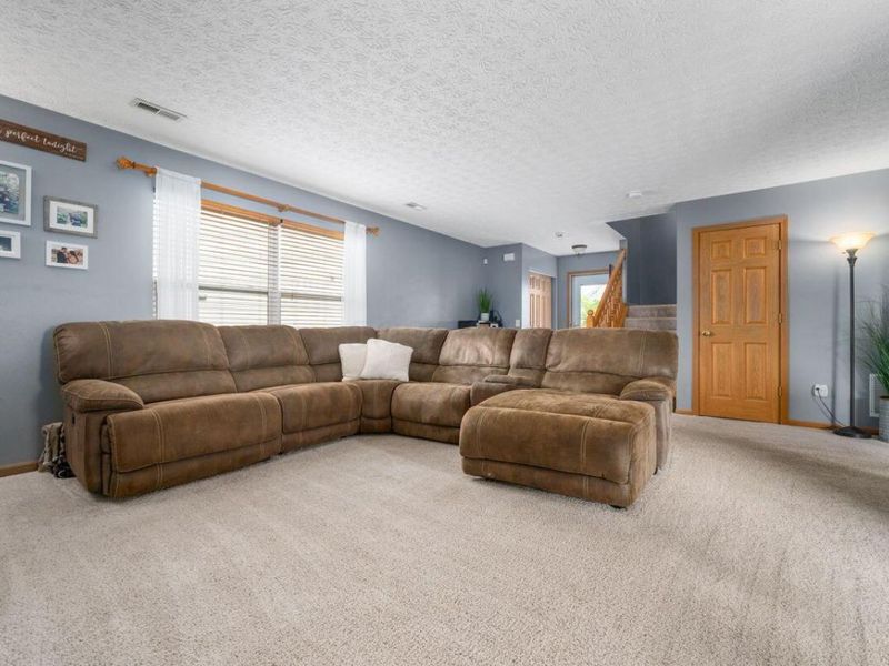 5763 Stonepath Drive, Hilliard, OH 43026 Photo 2