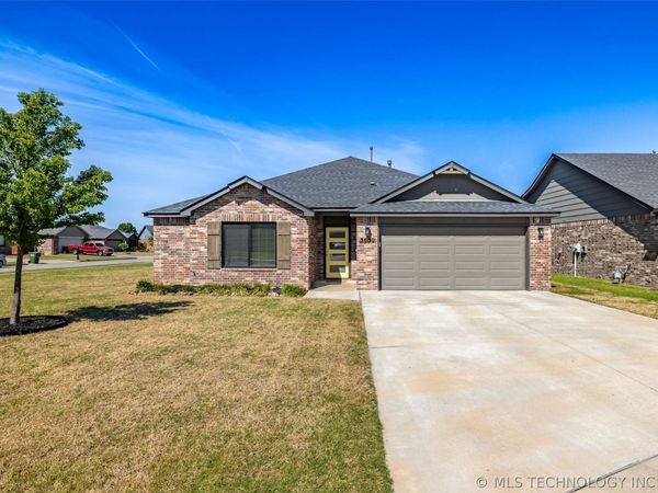 3630 E Cherryhill Court , Broken Arrow, OK 74014