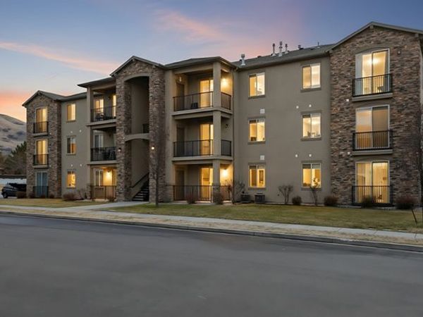 281 W 650 N, Unit B, Centerville, UT 84014