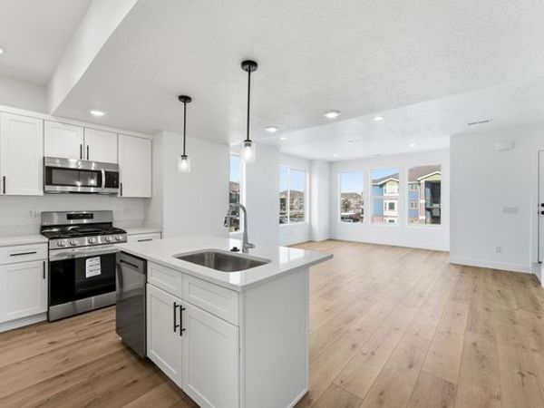 132 E CHAMBORD CT S, Sandy, UT 84070