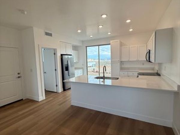 1336 E LONE ROCK VIEW DR , Big Water, UT 84741