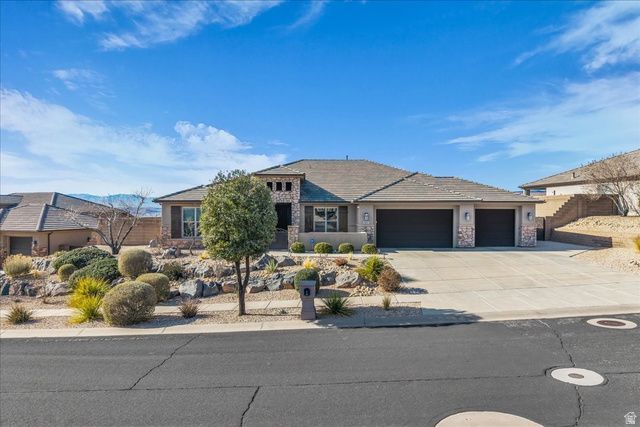811 N Crown King Ave, Washington, UT 84780 Main Photo