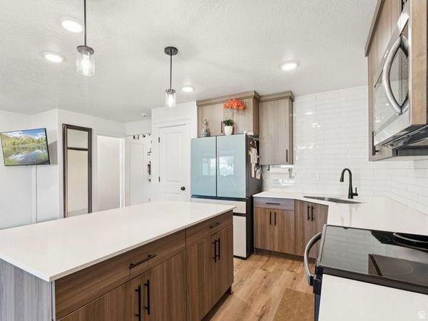 1694 W 2975 S, Unit D, Syracuse, UT 84075