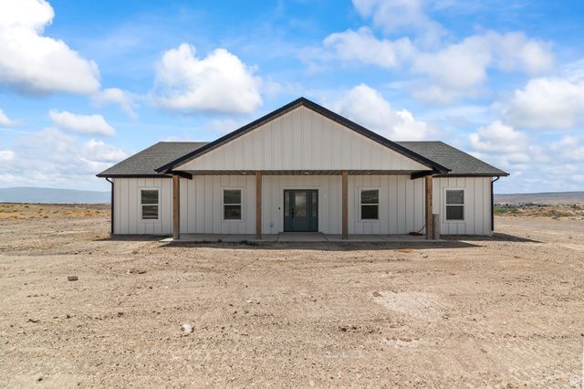 1218 E Highline Rd , Loa, UT 84747 Main Photo