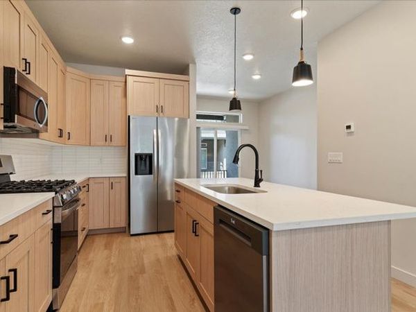 820 W IVYWELL LN N, Unit 216, North Salt Lake, UT 84054