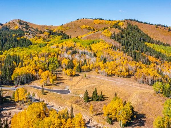 325 WHITE PINE CANYON RD, Unit 325, Park City, UT 84060