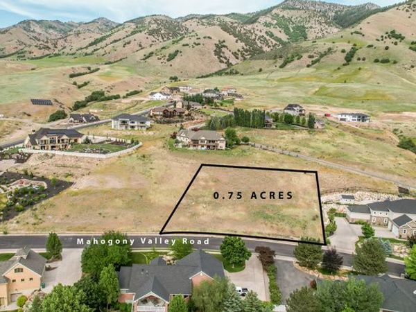2950 N MAHOGONY VALLEY RD E, Unit 7, North Logan, UT 84341
