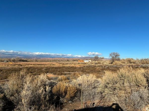 9813 E 4000 N, Lapoint, UT 84039