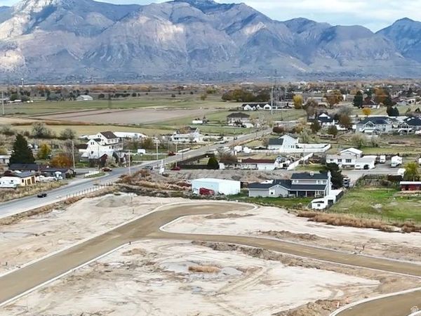 1854 S CHALGROVE RD, Unit 211, Taylor, UT 84401