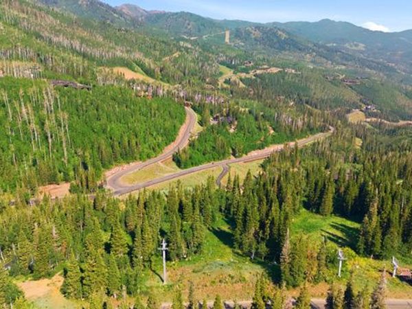 207 WHITE PINE CANYON RD, Unit 207, Park City, UT 84060