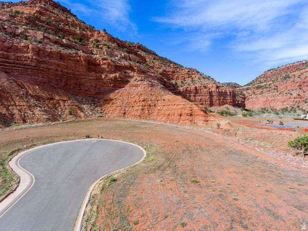 542 N RUSTY SPUR CIR , Kanab, UT 84741