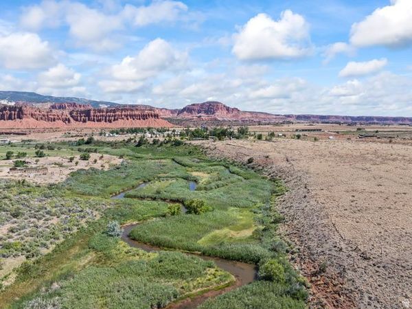 925 W 100 S, Unit 6, Torrey, UT 84775