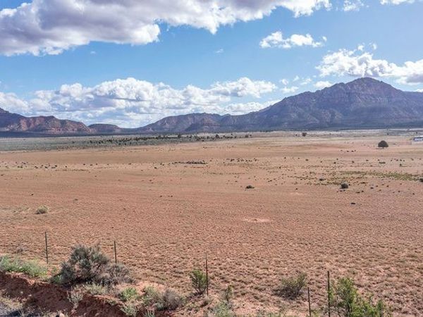 541 S COYOTE RD , Apple Valley, UT 84737