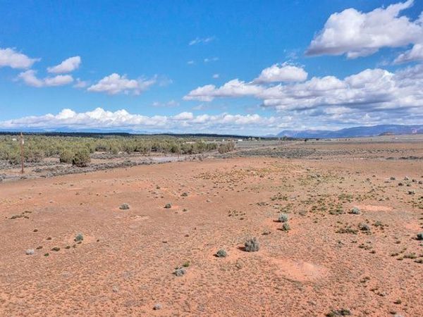 421 S COYOTE RD , Apple Valley, UT 84737