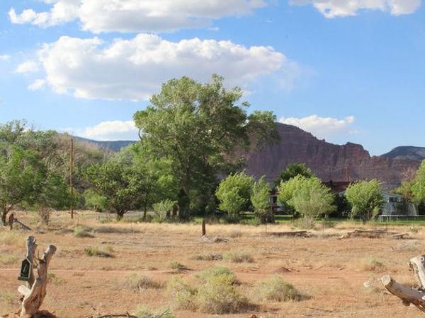 320 N CENTER , Torrey, UT 84775