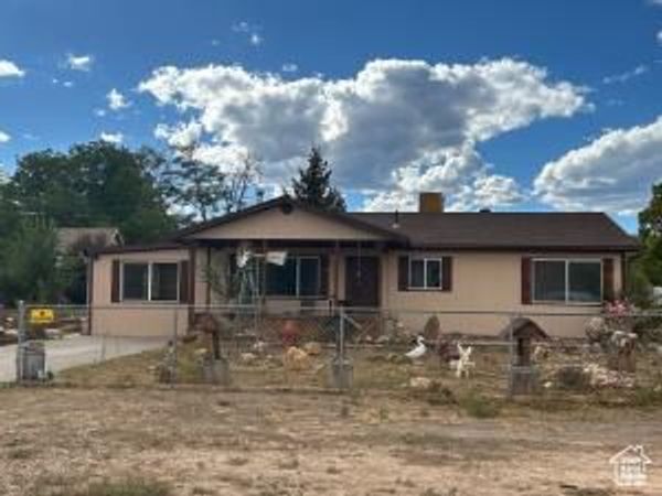 135 N 100 W, Escalante, UT 84726