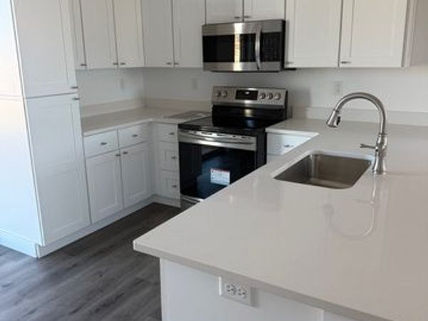 1334 E LONE ROCK VIEW DR , Big Water, UT 84741