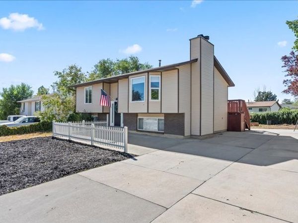 5929 W DRY BONE CIR , Salt Lake City, UT 84118