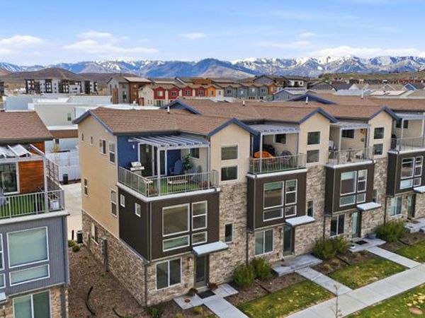 1386 VILLAGE GREEN TRL , Park City, UT 84098
