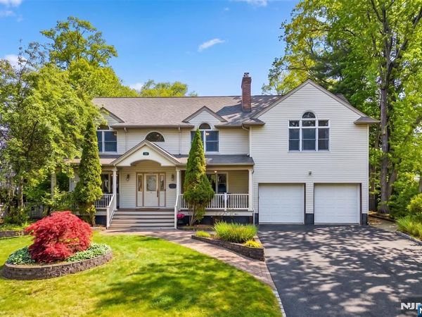 55 Canterbury Drive, RAMSEY, NJ 07446