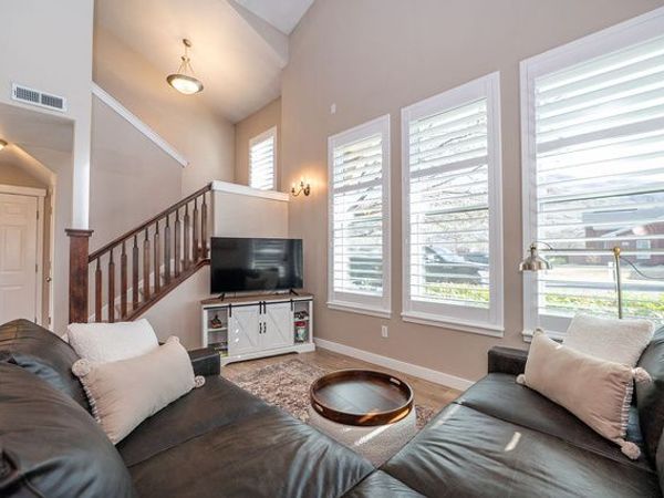 936 W SPRING CREEK LN, Farmington, UT 84025