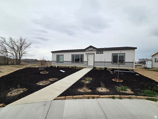704 E PINE ST , Wellington, UT 84542