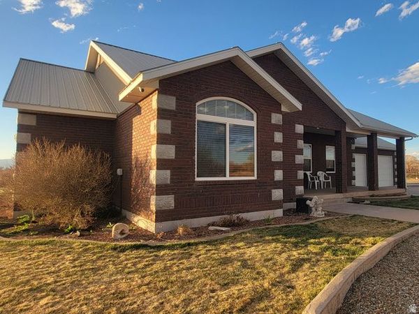 9755 E 4000 N, Lapoint, UT 84039