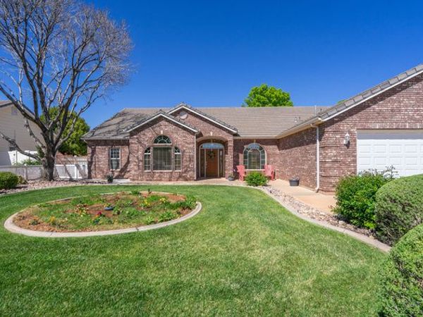 3734 W MITCHELL DR , Santa Clara, UT 84765