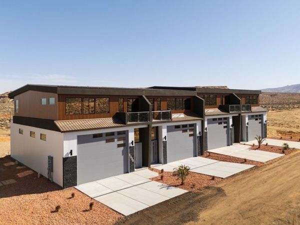 1330 E LONE ROCK DR , Big Water, UT 84741