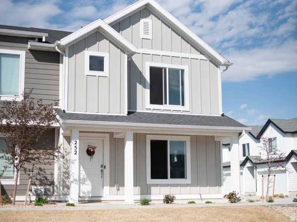 252 N SALTY LN , Saratoga Springs, UT 84045