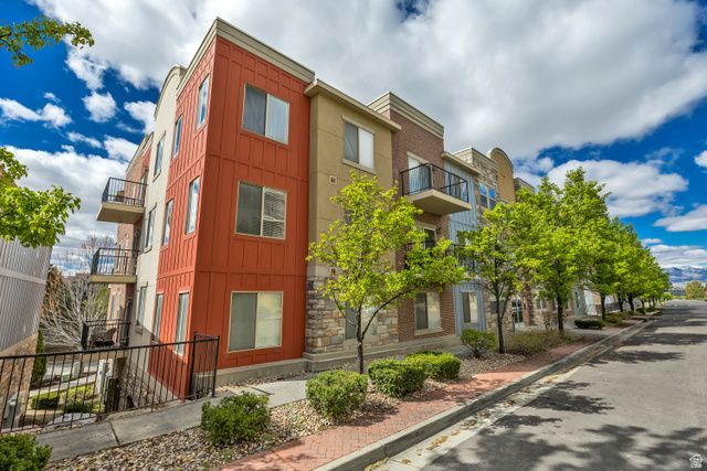 170 Albion Village Way, Unit 201, Sandy, UT 84070 Main Photo