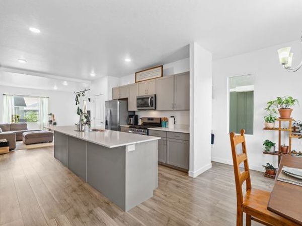 1083 E WATERWAY LN, Saratoga Springs, UT 84045